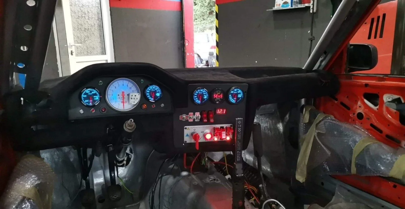 Αγωνιστικό cockpit BMW E30 drift build